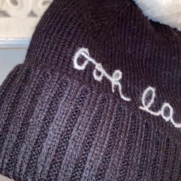 Kate Spade ‘ooh la la’ Pom Beanie Hat NWT in Black & White - Picture 7 of 14